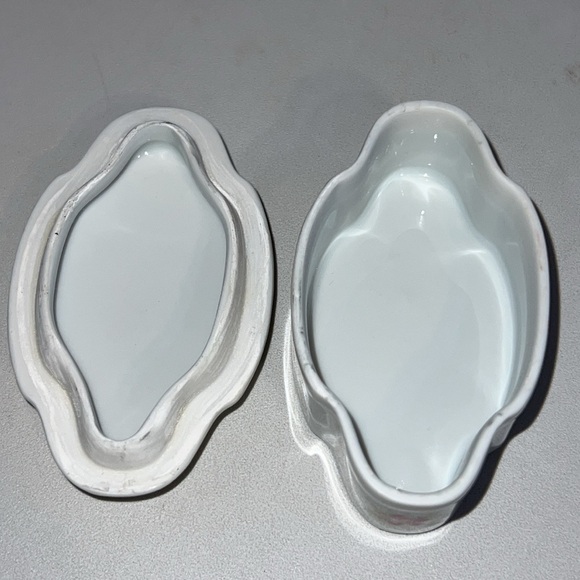 Limoges Vintage France Porcelain Trinket Box Hand Painted Floral Decorations - Picture 7 of 11